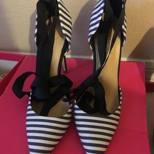 Shoe dazzle heels size 10